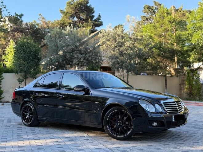 Mercedes E 220-11