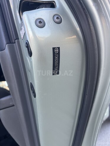 Toyota Prius-12