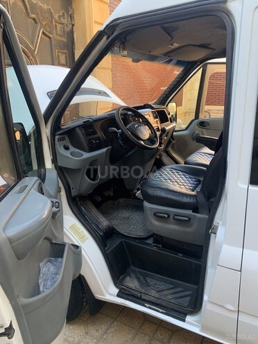 Ford Transit-7