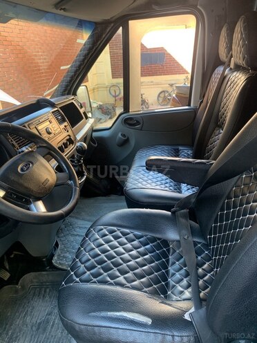 Ford Transit-6