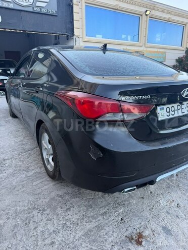 Hyundai Elantra-6