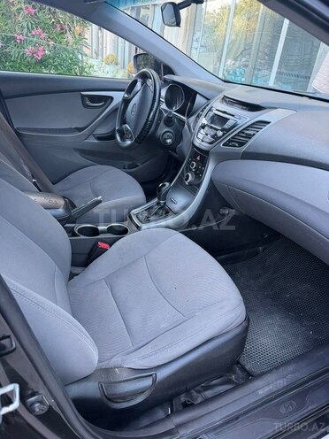 Hyundai Elantra-4