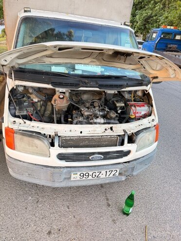 Ford Transit-10