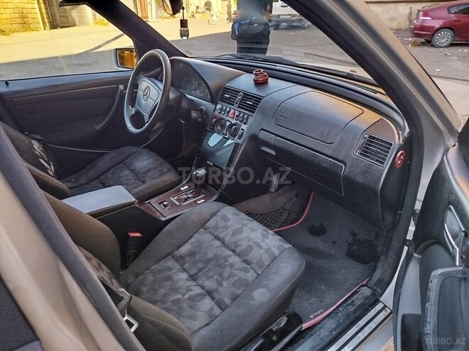 Mercedes C 240-11