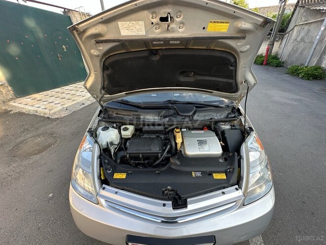 Toyota Prius-12