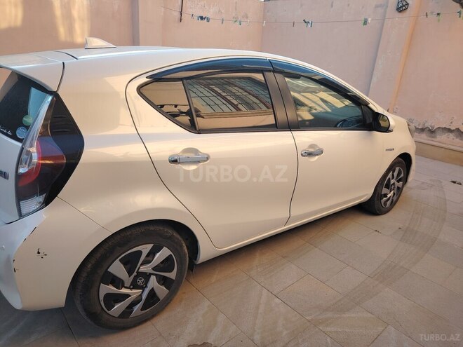 Toyota Aqua-3