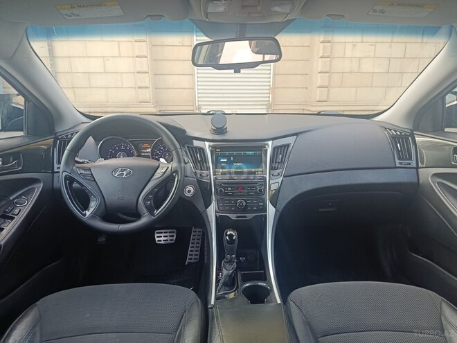 Hyundai Sonata-13