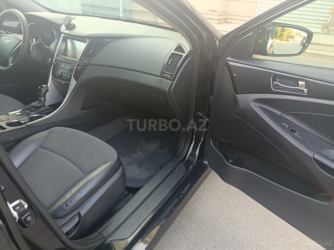 Hyundai Sonata-16