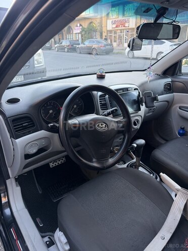 Hyundai Accent-7