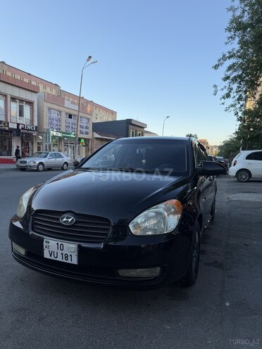 Hyundai Accent-4