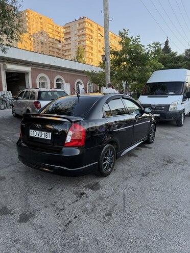 Hyundai Accent-11