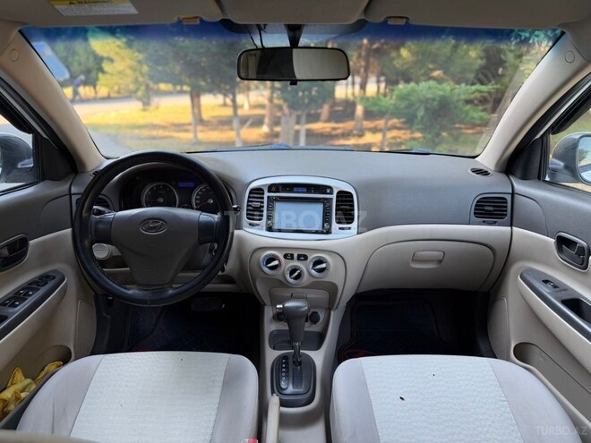 Hyundai Accent-15
