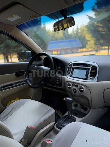 Hyundai Accent-16
