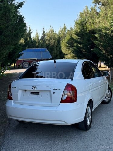 Hyundai Accent-8