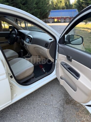 Hyundai Accent-14