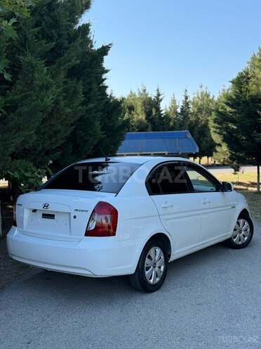Hyundai Accent-7