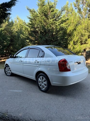 Hyundai Accent-11