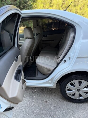 Hyundai Accent-13
