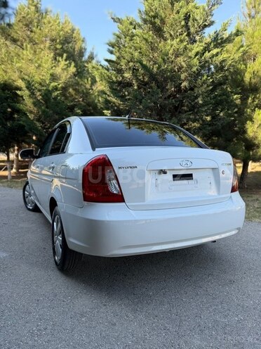 Hyundai Accent-10
