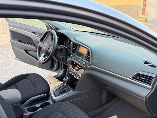 Hyundai Elantra-9