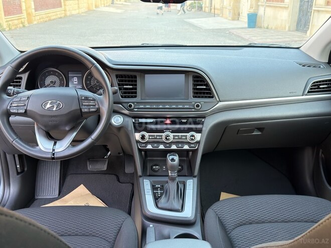 Hyundai Elantra-18