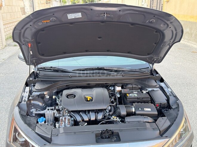 Hyundai Elantra-15