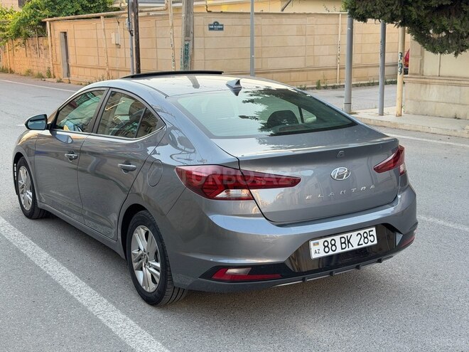 Hyundai Elantra-8
