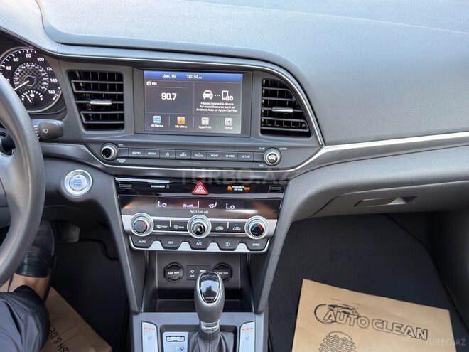 Hyundai Elantra-12
