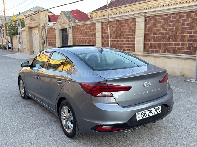 Hyundai Elantra-6