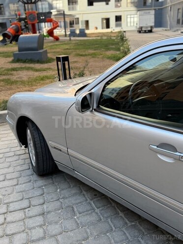 Mercedes E 200-12