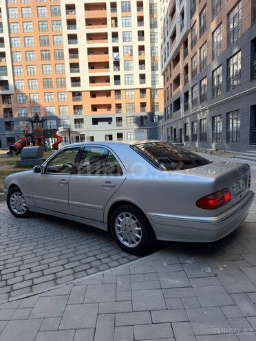Mercedes E 200-8