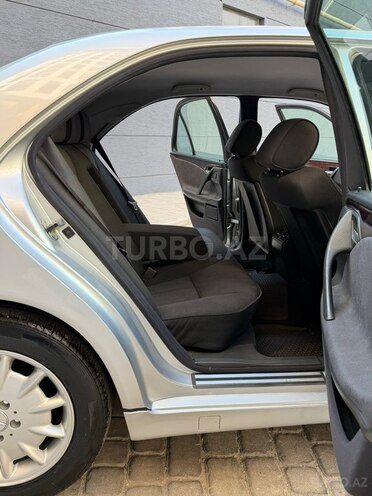 Mercedes E 200-16