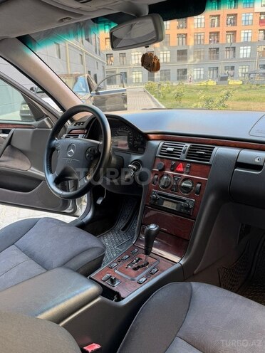 Mercedes E 200-18