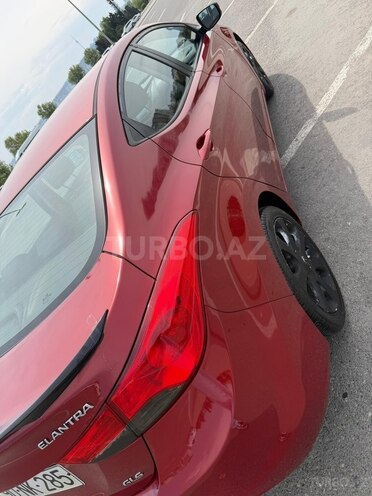 Hyundai Elantra-3