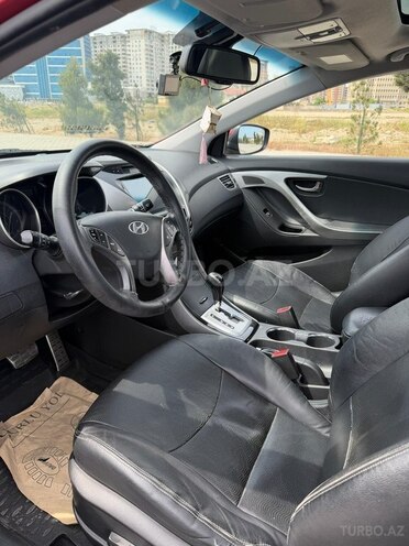 Hyundai Elantra-11