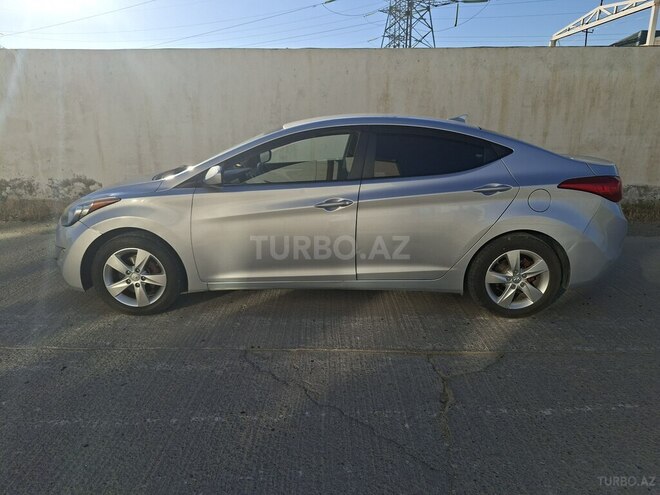 Hyundai Elantra-2