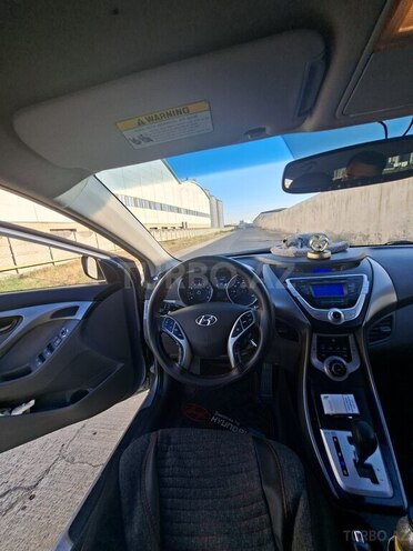 Hyundai Elantra-5