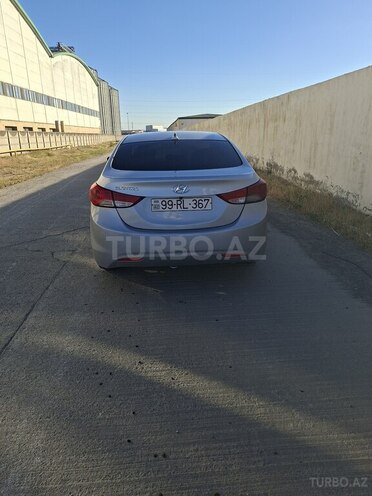 Hyundai Elantra-3