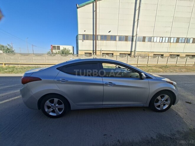 Hyundai Elantra-4