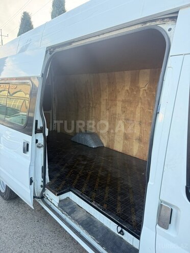 Ford Transit-4