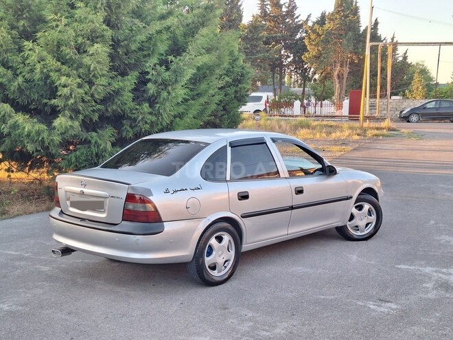 Opel Vectra-12