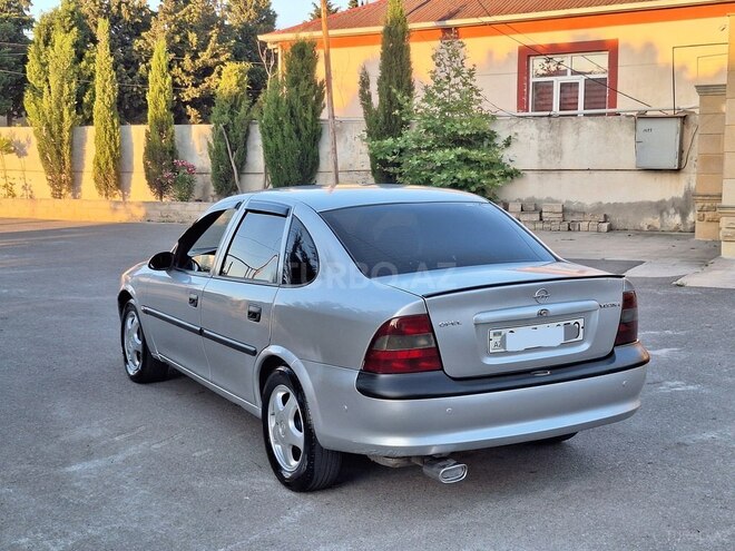 Opel Vectra-4