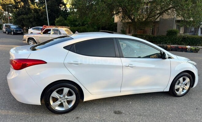Hyundai Elantra-10