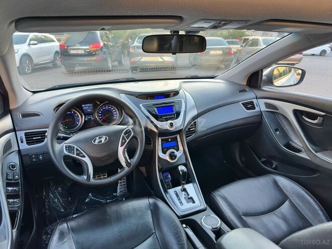 Hyundai Elantra-14