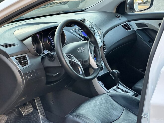 Hyundai Elantra-15