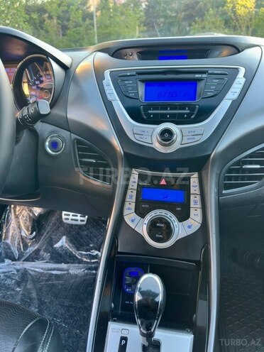 Hyundai Elantra-18