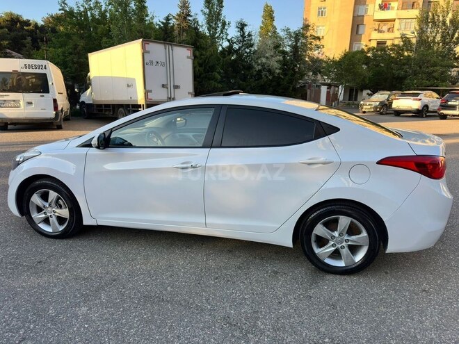 Hyundai Elantra-7