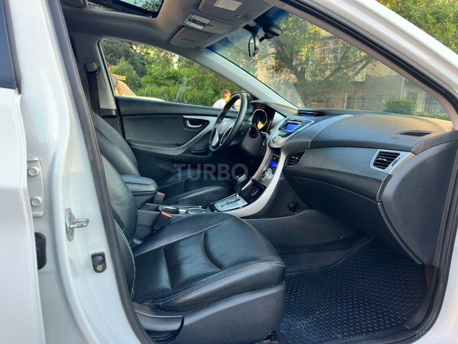 Hyundai Elantra-16