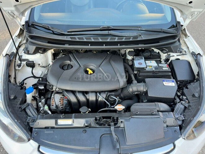 Hyundai Elantra-20