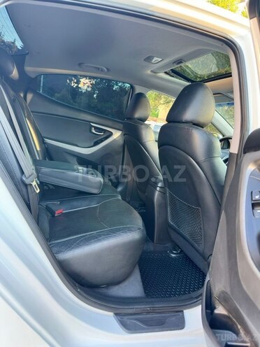 Hyundai Elantra-17